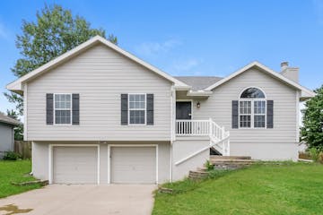 1312 STONECREST DR KEARNEY, MO 64060